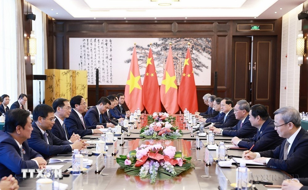 Chiều 24/6/2024, tại thành phố Đại Liên, tỉnh Liêu Ninh, Trung Quốc, Thủ tướng Phạm Minh Chính hội đàm với Thủ tướng Trung Quốc Lý Cường. (Ảnh: Dương Giang/TTXVN) ttxvn_Viet-Trung12.jpg