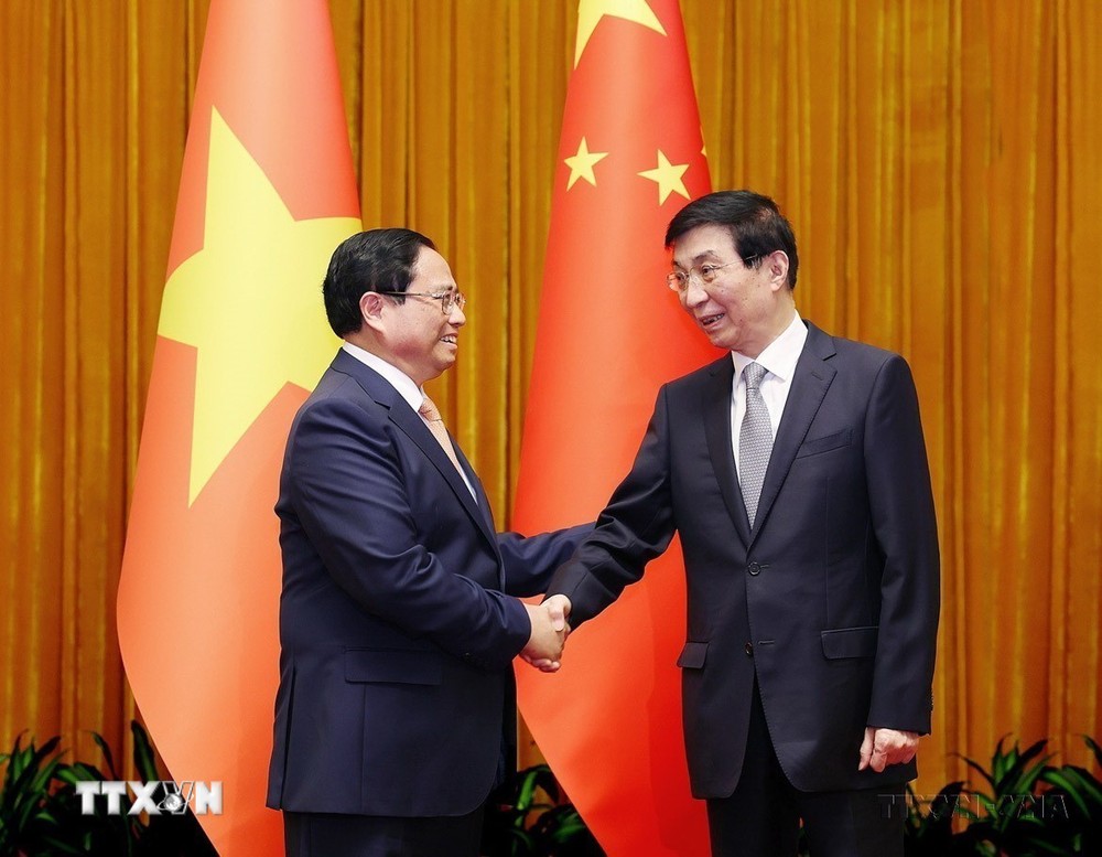 Chiều 26/6/2024, tại Đại lễ đường Nhân dân ở Thủ đô Bắc Kinh (Trung Quốc), Thủ tướng Phạm Minh Chính hội kiến Chủ tịch Chính hiệp toàn quốc Trung Quốc Vương Hộ Ninh. (Ảnh: Dương Giang/TTXVN) ttxvn_Viet-Trung2.jpg