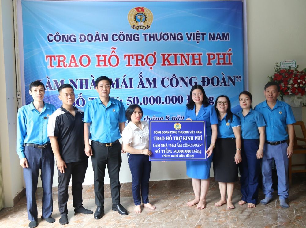 Công đoàn Công Thương Việt Nam vừa phối hợp với Liên đoàn Lao động tỉnh, Công đoàn ngành Công Thương tỉnh Lào Cai trao kinh phí xây dựng nhà “Mái ấm công đoàn’’ Công đoàn Công Thương Việt Nam vừa phối hợp với Liên đoàn Lao động tỉnh, Công đoàn ngành Công Thương tỉnh Lào Cai trao kinh phí xây dựng nhà “Mái ấm công đoàn’’