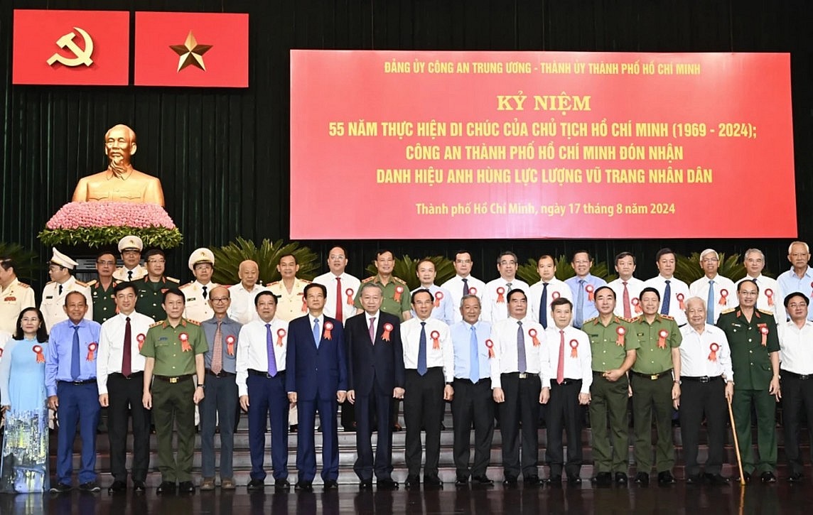 Công an TP. Hồ Chí Minh đón nhận danh hiệu Anh hùng Lực lượng vũ trang nhân dân Công an TP. Hồ Chí Minh đón nhận danh hiệu Anh hùng Lực lượng vũ trang nhân dân