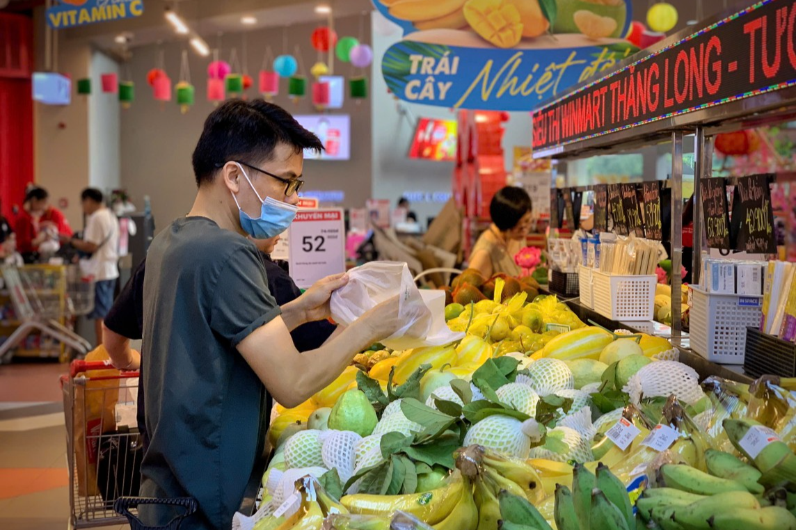 Rằm tháng 7: Đồ cúng chay ‘hốt bạc’, hoa tươi tăng giá chóng mặt