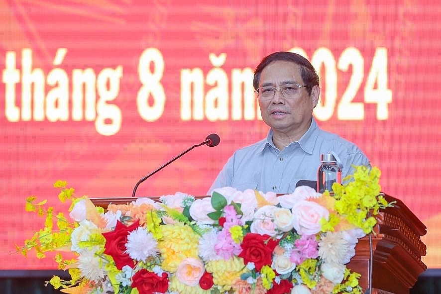 Thủ tướng mong muốn lực lượng Công an tỉnh Đắk Lắk tiếp tục phát huy truyền thống hào hùng, vẻ vang, luôn khắc ghi 6 điều Bác Hồ dạy Công an nhân dân... - Ảnh: VGP/Nhật Bắc Thủ tướng mong muốn lực lượng Công an tỉnh Đắk Lắk tiếp tục phát huy truyền thống hào hùng, vẻ vang, luôn khắc ghi 6 điều Bác Hồ dạy Công an nhân dân... - Ảnh: VGP/Nhật Bắc