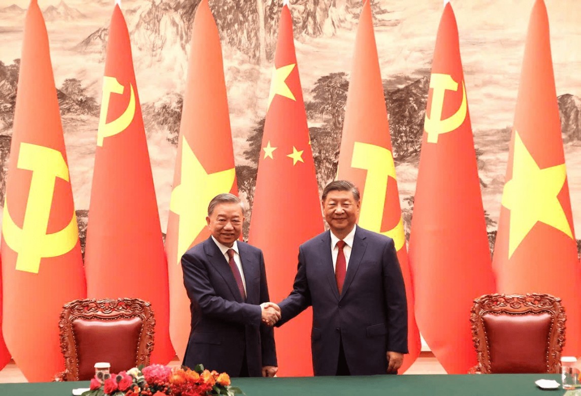 Bộ trưởng Nguyễn Hồng Diên ký, trao văn kiện hợp tác với các cơ quan, địa phương Trung Quốc