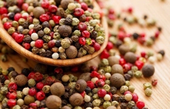 Xuất khẩu vượt mốc nhưng giá giảm, Trung Quốc 