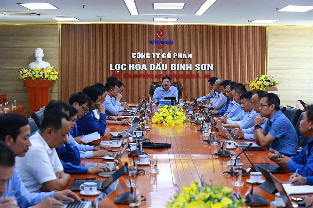 Tổng Giám đốc BSR Bùi Ngọc Dương chủ trì phiên họp khởi động (Kick off Meeting) đánh giá cơ hội tối ưu chu kỳ Bảo dưỡng tổng thể NMLD Dung Quất. Tổng Giám đốc BSR Bùi Ngọc Dương chủ trì phiên họp khởi động (Kick off Meeting) đánh giá cơ hội tối ưu chu kỳ Bảo dưỡng tổng thể NMLD Dung Quất.