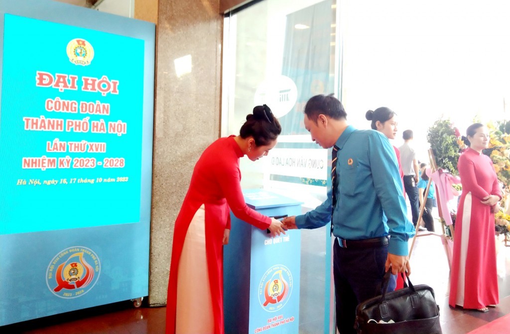 Đẩy mạnh chuyển đổi số trong hoạt động công đoàn (Ảnh: N.Hoa) Đẩy mạnh chuyển đổi số trong hoạt động công đoàn (Ảnh: N.Hoa)