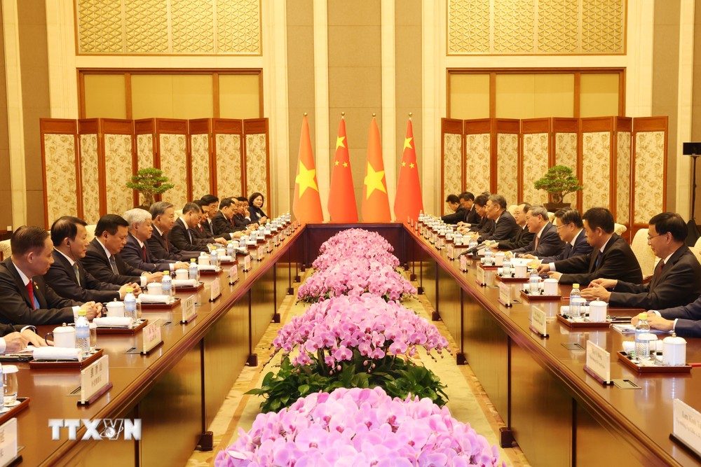 Tổng Bí thư, Chủ tịch nước Tô Lâm hội kiến Thủ tướng Trung Quốc Lý Cường. (Ảnh: Trí Dũng/TTXVN) ttxvn_TBT CTN To Lam_thu tuong trung quoc (3).jpg