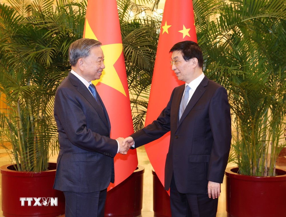 Tổng Bí thư, Chủ tịch nước Tô Lâm hội kiến Chủ tịch Chính hiệp Toàn quốc Trung Quốc Vương Hộ Ninh. (Ảnh: Trí Dũng/TTXVN) ttxvn_tong bi thu chu tich nuoc_ong vuong ho ninh (2).jpg