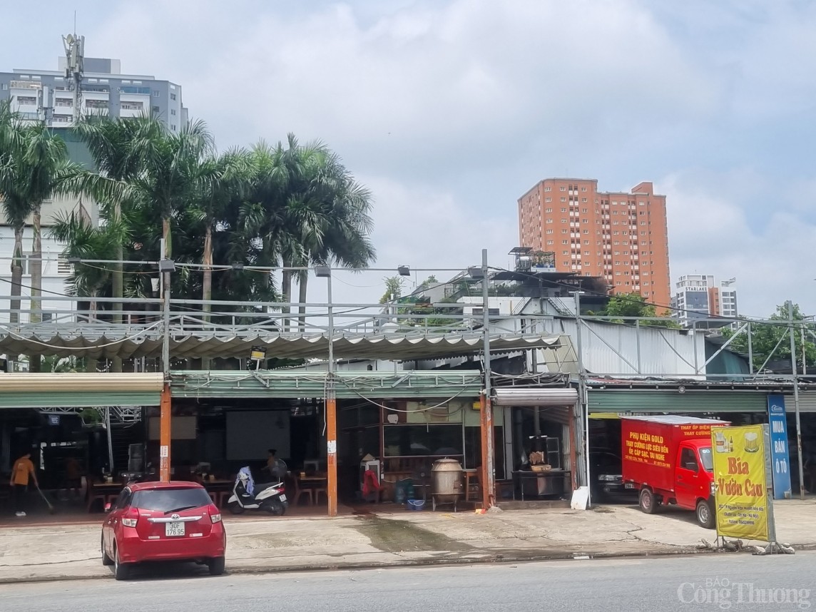 Vì sao các điểm kinh doanh trái phép tại đường Nguyễn Văn Huyên kéo dài vẫn tiếp tục tồn tại? Vì sao các điểm kinh doanh trái phép tại đường Nguyễn Văn Huyên kéo dài vẫn tiếp tục tồn tại?