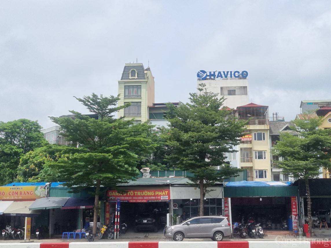 Vì sao các điểm kinh doanh trái phép tại đường Nguyễn Văn Huyên kéo dài vẫn tiếp tục tồn tại? Vì sao các điểm kinh doanh trái phép tại đường Nguyễn Văn Huyên kéo dài vẫn tiếp tục tồn tại?