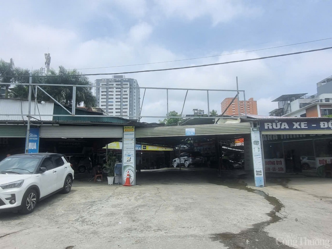 Vì sao các điểm kinh doanh trái phép tại đường Nguyễn Văn Huyên kéo dài vẫn tiếp tục tồn tại? Vì sao các điểm kinh doanh trái phép tại đường Nguyễn Văn Huyên kéo dài vẫn tiếp tục tồn tại?