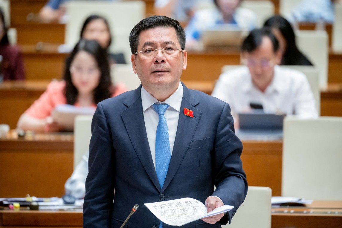 Bộ trưởng Bộ Công Thương Nguyễn Hồng Diên trả lời chất vấn Bộ trưởng Bộ Công Thương Nguyễn Hồng Diên trả lời chất vấn