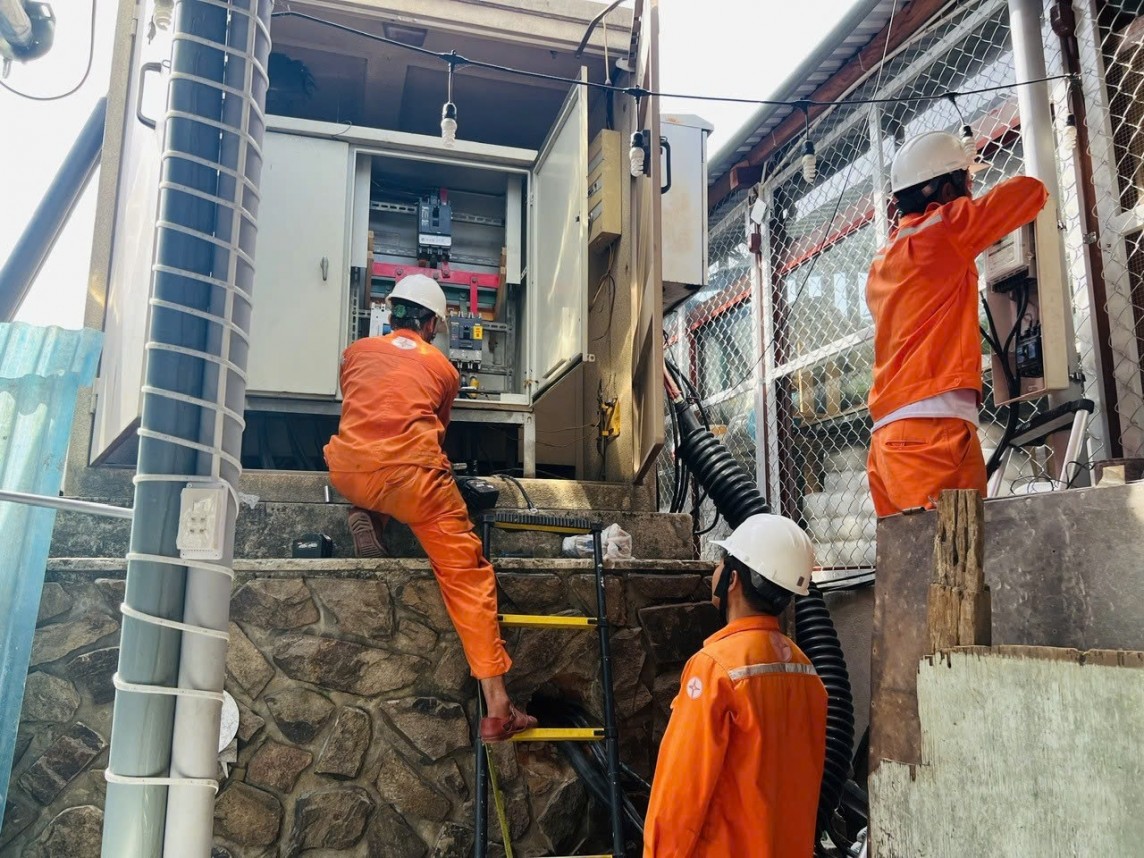 PC Thừa Thiên Huế: Đảm bảo cấp điện sự kiện 125 năm xây dựng và phát triển chợ Đông Ba