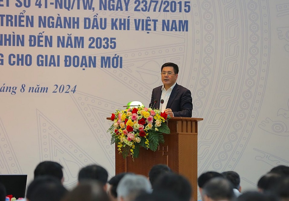 Hội nghị Quán triệt và triển khai Kết luận 76-KL/TW của Bộ Chính trị về định hướng chiến lược dầu khí Hội nghị Quán triệt và triển khai Kết luận 76-KL/TW của Bộ Chính trị về định hướng chiến lược dầu khí