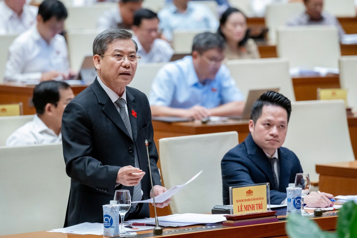 Viện trưởng Viện Kiểm sát nhân dân tối cao Lê Minh Trí trả lời chất vấn Viện trưởng Viện Kiểm sát nhân dân tối cao Lê Minh Trí trả lời chất vấn