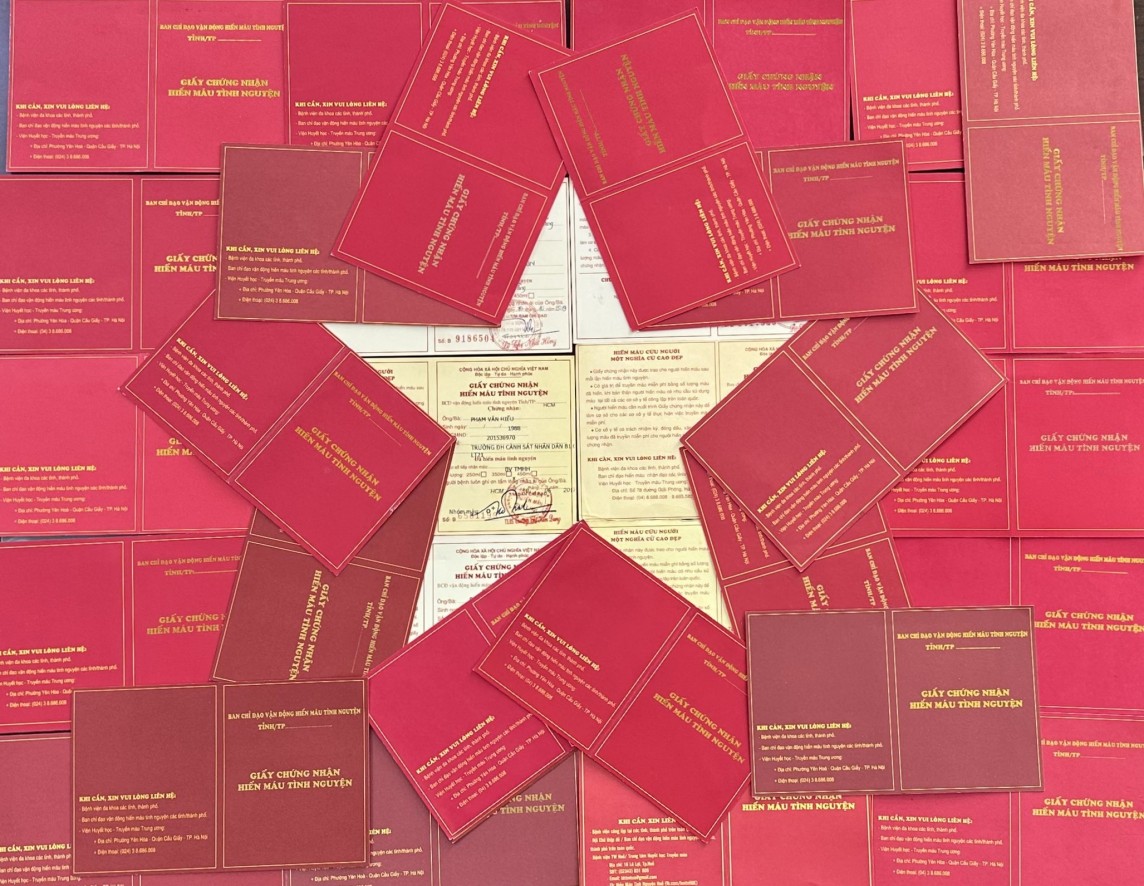 Lá cờ Tổ quốc thiêng liêng được Thiếu tá Phạm Văn Hiếu thể hiện bằng cách độc đáo Lá cờ Tổ quốc thiêng liêng được Thiếu tá Phạm Văn Hiếu thể hiện bằng cách độc đáo