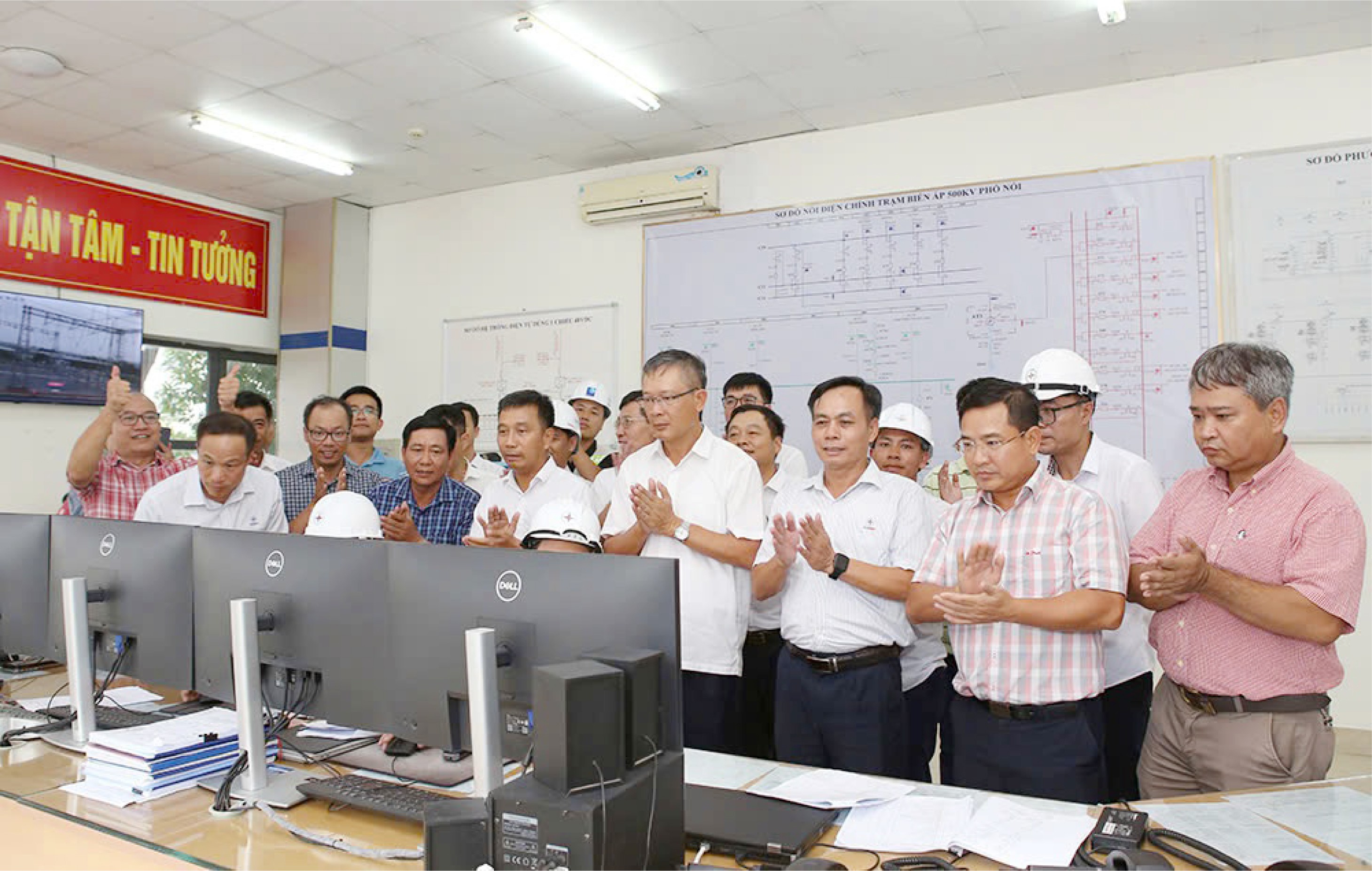 Đường dây 500kV mạch 3: 'Kỳ tích' mới ngành điện Đường dây 500kV mạch 3: 'Kỳ tích' mới ngành điện