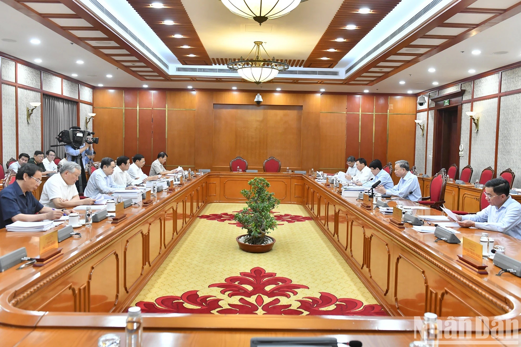 Tổng Bí thư, Chủ tịch nước chủ trì cuộc họp Bộ Chính trị cho ý kiến về Quy hoạch TP. HCM Tổng Bí thư, Chủ tịch nước chủ trì cuộc họp Bộ Chính trị cho ý kiến về Quy hoạch TP. HCM