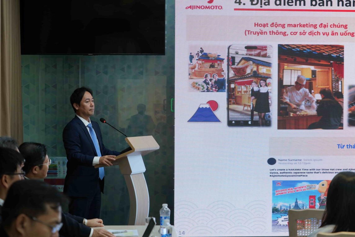 Ông Koji Tamakoshi - Giám đốc Phụ trách Kinh doanh Tiếp thị giới thiệu về Bánh xếp Gyora tại chương trình. Ông Koji Tamakoshi - Giám đốc Phụ trách Kinh doanh Tiếp thị giới thiệu về Bánh xếp Gyora tại chương trình.