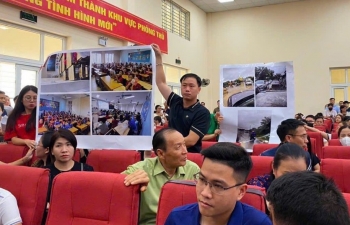 Phụ huynh “vây” Trường Tiểu học Tây Mỗ 3: Tiếp tục lùi thời gian công bố tiếp nhận học sinh