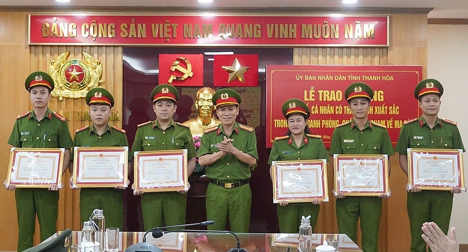 Thanh Hóa: Trao thưởng cho tập thể, cá nhân phá chuyên án ma tuý “khủng” xuyên quốc gia Thanh Hóa: Trao thưởng cho tập thể, cá nhân phá chuyên án ma tuý “khủng” xuyên quốc gia