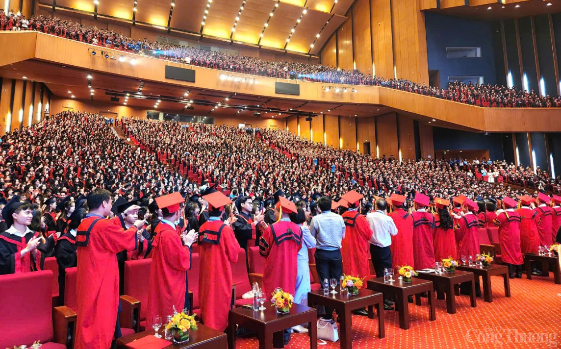 HaUI trao bằng tốt nghiệp cho gần 6.000 tân Tiến sĩ, Thạc sĩ, Kĩ sư và Cử nhân