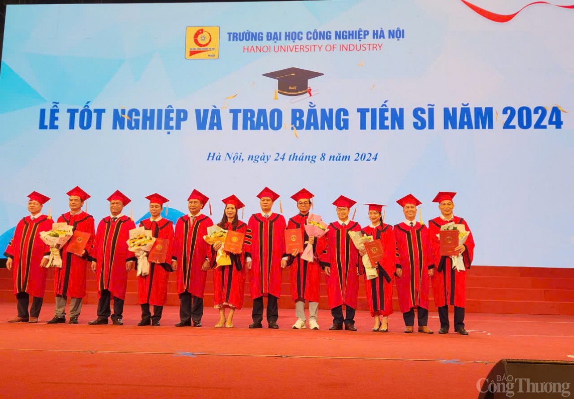 HaUI trao bằng tốt nghiệp cho gần 6.000 tân Tiến sĩ, Thạc sĩ, Kĩ sư và Cử nhân