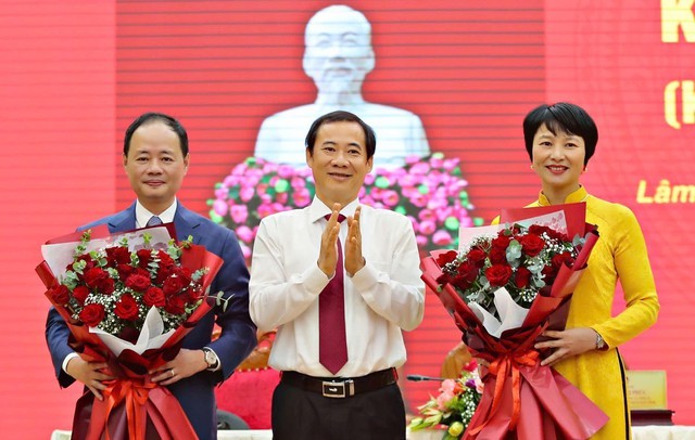 Nhìn lại công tác nhân sự tuần từ 19-23/8: Bổ nhiệm nhân sự mới Trung ương và địa phương Nhìn lại công tác nhân sự tuần từ 19-23/8: Bổ nhiệm nhân sự mới Trung ương và địa phương