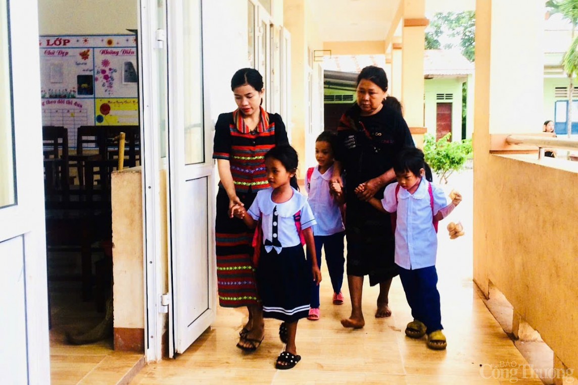 Ngành giáo dục và 'bài toán' thiếu giáo viên năm nào cũng 'giải' Ngành giáo dục và 'bài toán' thiếu giáo viên năm nào cũng 'giải'