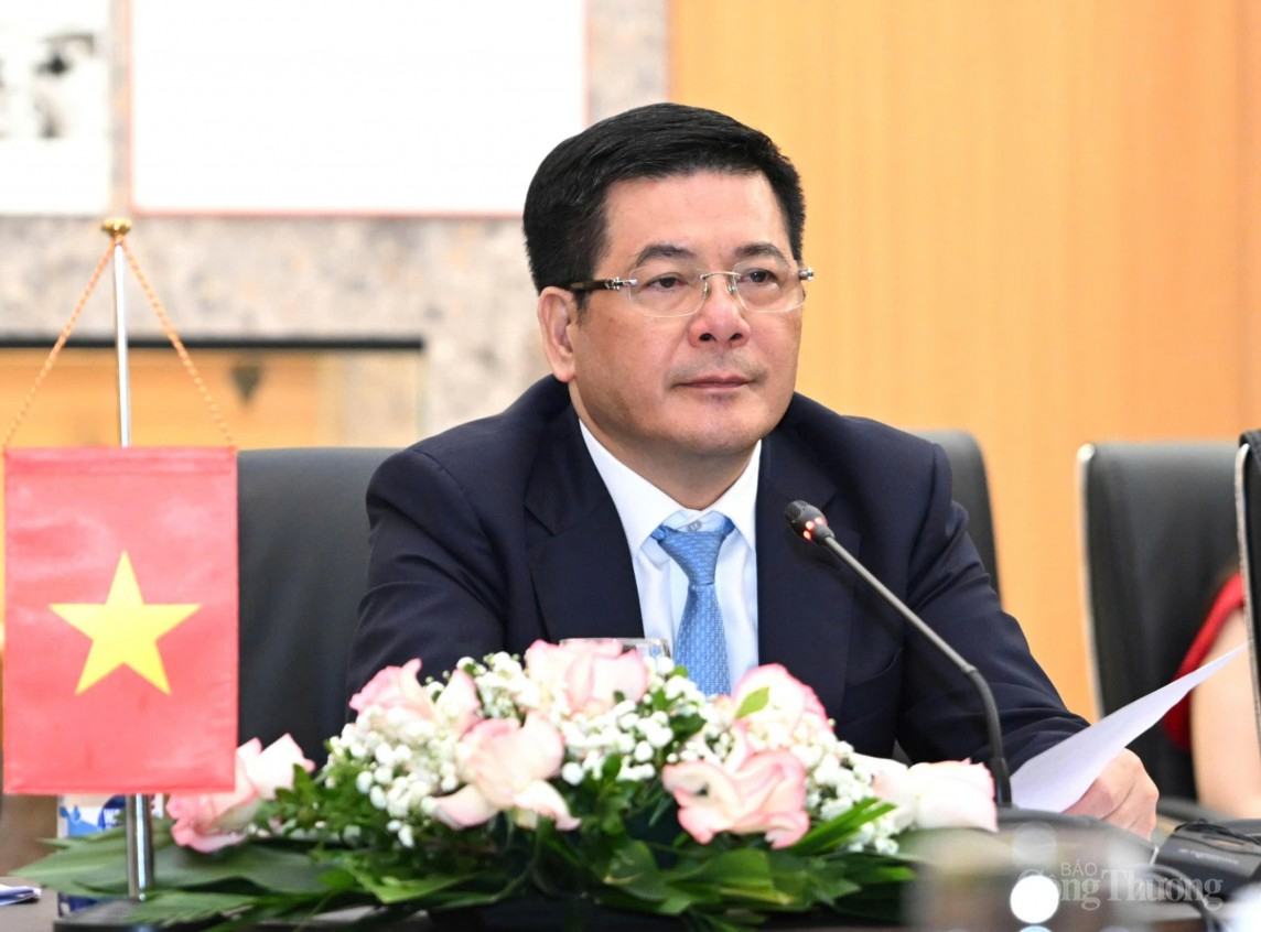 Bộ trưởng Nguyễn Hồng Diên tiếp và làm việc với Quốc vụ khanh UAE