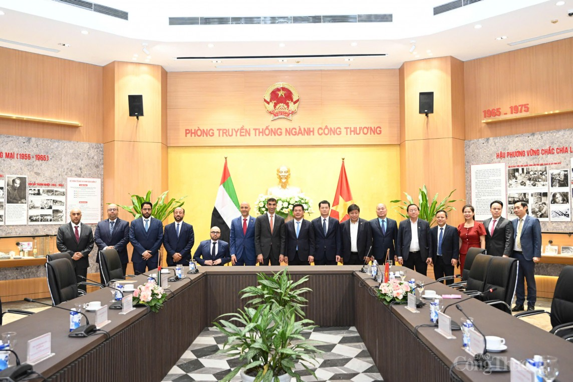 Bộ trưởng Nguyễn Hồng Diên tiếp và làm việc với Quốc vụ khanh UAE