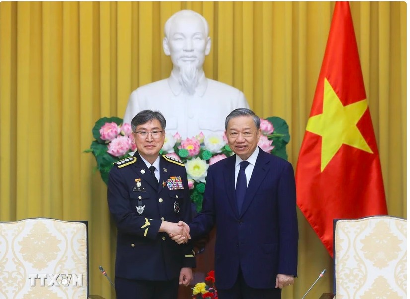 Tổng Bí thư, Chủ tịch nước Tô Lâm tiếp Tư lệnh Cơ quan Cảnh sát biển Hàn Quốc Kim Jong Uk. (Ảnh: Lâm Khánh/TTXVN) Tổng Bí thư, Chủ tịch nước Tô Lâm tiếp Tư lệnh Cơ quan Cảnh sát biển Hàn Quốc Kim Jong Uk. (Ảnh: Lâm Khánh/TTXVN)