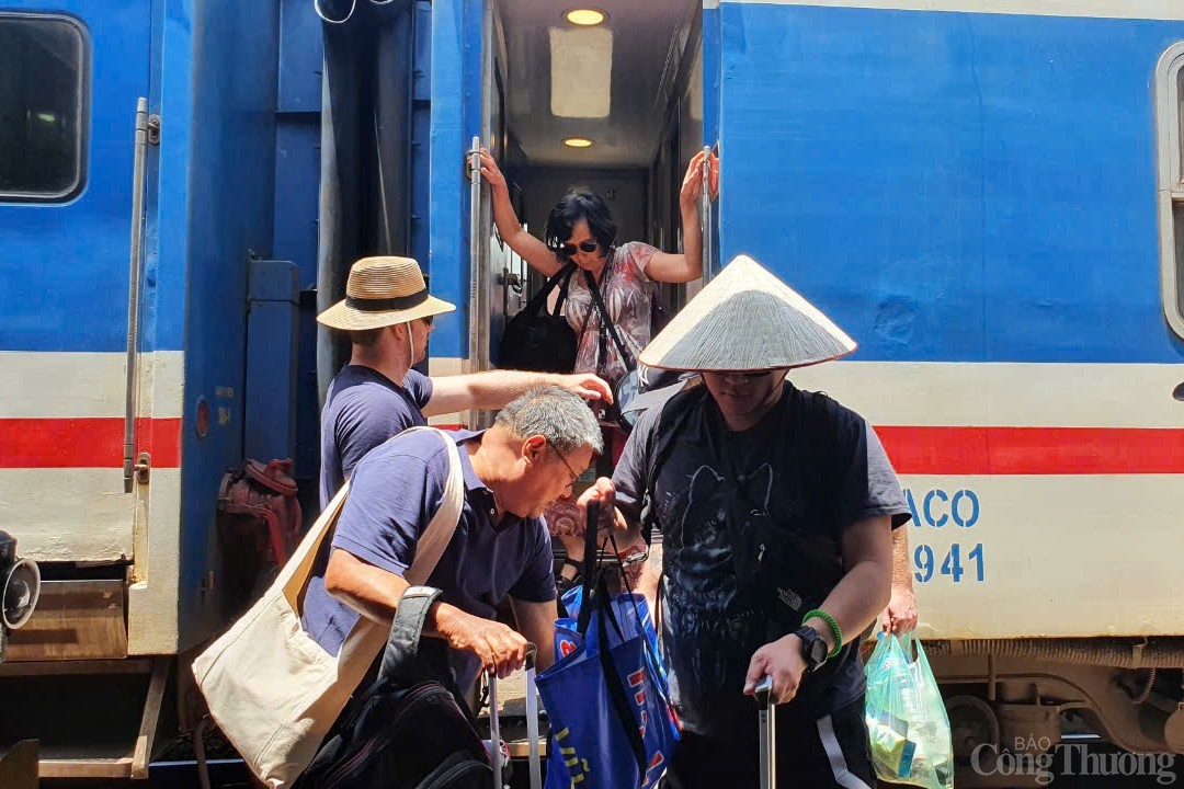 Lượng khách đến TP. Đà Nẵng dịp Quốc khánh 2/9 năm nay bằng đường sắt tăng 25% so với cùng kỳ năm 2023 Lượng khách đến TP. Đà Nẵng dịp Quốc khánh 2/9 năm nay bằng đường sắt tăng 25% so với cùng kỳ năm 2023