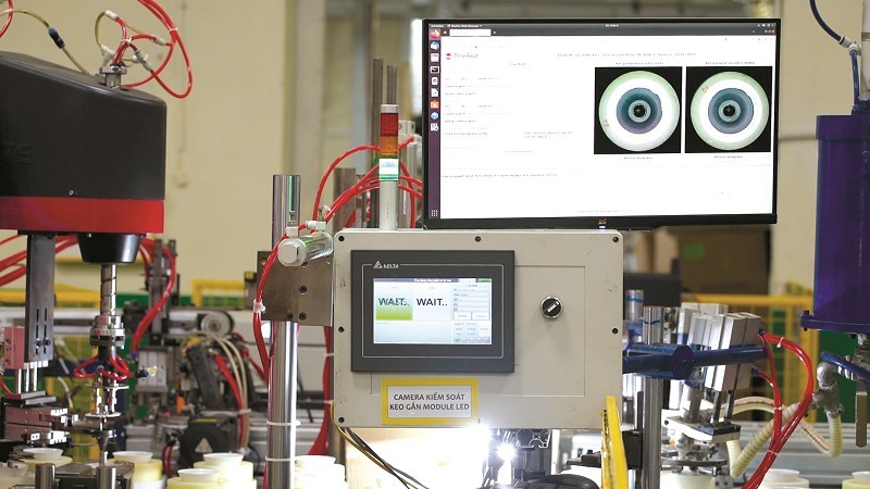 Ứng dụng AI kiểm soát chất lượng trong sản xuất tại nhà máy sản xuất của Rạng Đông (Ảnh: Rạng Đông) Ứng dụng AI kiểm soát chất lượng trong sản xuất tại nhà máy sản xuất của Rạng Đông (Ảnh: Rạng Đông)