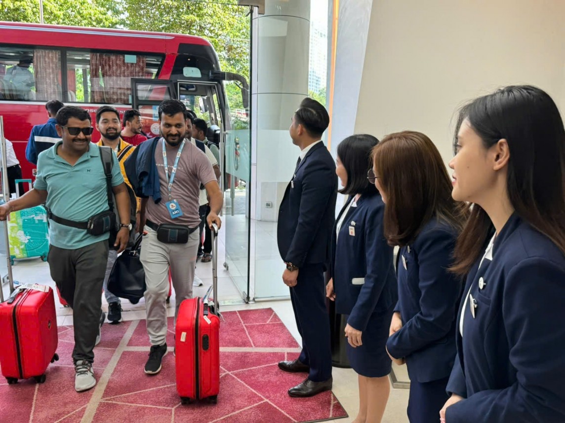 Những du khách Ấn Độ đầu tiên của đoàn 4.500 người du lịch Việt Nam đến Hà Nội Những du khách Ấn Độ đầu tiên của đoàn 4.500 người du lịch Việt Nam đến Hà Nội