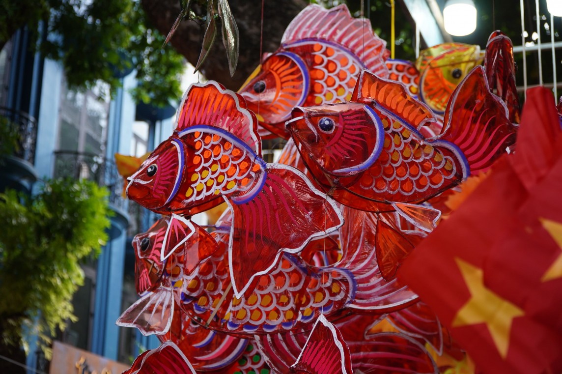 Thị trường đồ trang trí Trung thu: Hàng truyền thống "chiếm sóng" Thị trường đồ trang trí Trung thu: Hàng truyền thống "chiếm sóng"