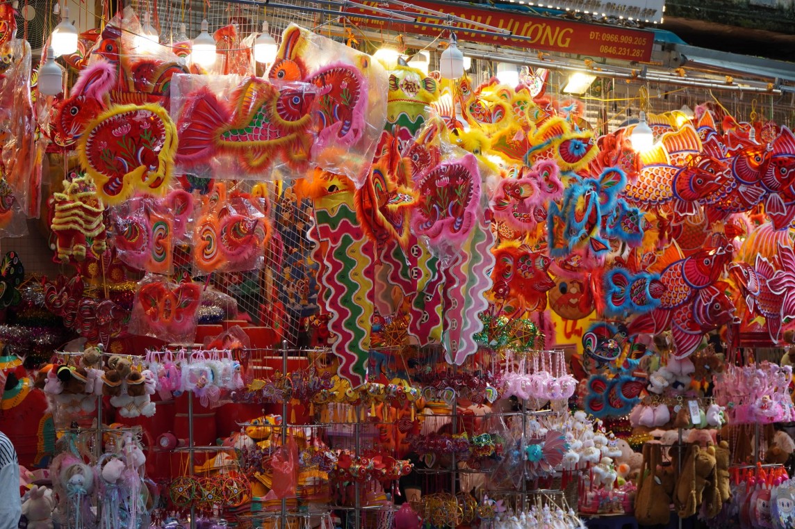 Thị trường đồ trang trí Trung thu: Hàng truyền thống "chiếm sóng" Thị trường đồ trang trí Trung thu: Hàng truyền thống "chiếm sóng"