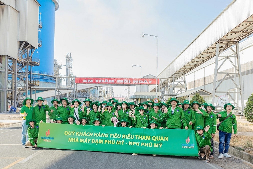 Đoàn nông dân trồng sầu riêng tiêu biểu tham quan Nhà máy sản xuất phân bón Phú Mỹ