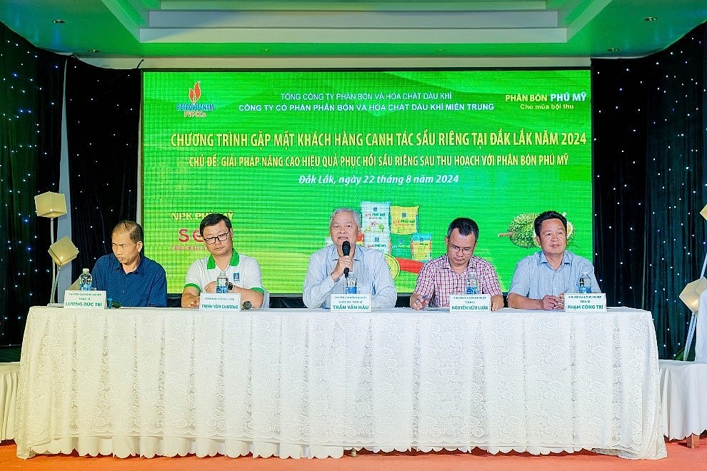 Giáo sư Tiến sĩ Trần Văn Hâu chia sẻ các phương pháp canh tác sầu riêng tiên tiến