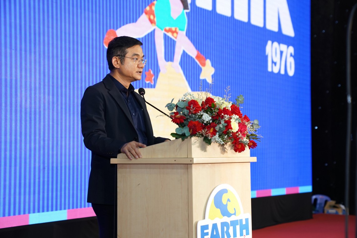 Ông Nguyễn Quang Trí, Giám đốc điều hành Marketing Vinamilk, chia sẻ đến các thí sinh Robotacon WRO 2024 về tinh thần sáng tạo. Ảnh: Vi Nam Ông Nguyễn Quang Trí, Giám đốc điều hành Marketing Vinamilk, chia sẻ đến các thí sinh Robotacon WRO 2024 về tinh thần sáng tạo. Ảnh: Vi Nam