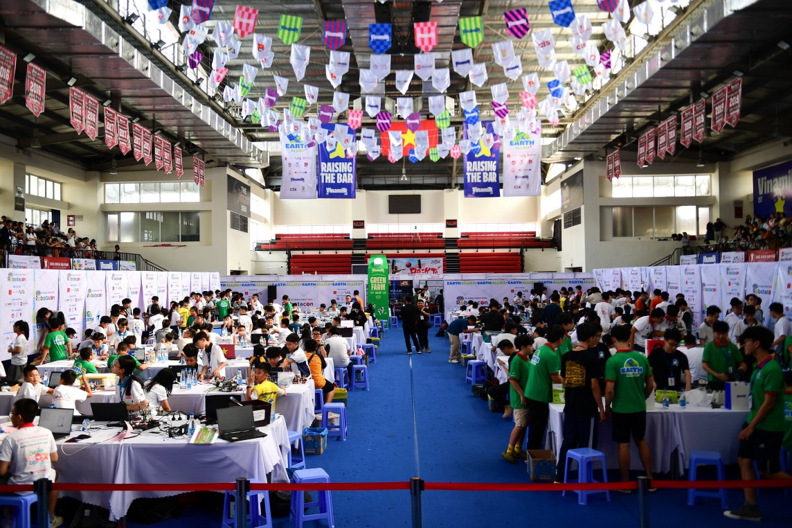Cuộc thi thu hút sự quan tâm của thí sinh và phụ huynh, truyền cảm hứng sáng tạo, cầu tiến, ứng dụng công nghệ giải quyết các vấn đề môi trường. Ảnh: Vi Nam Cuộc thi thu hút sự quan tâm của thí sinh và phụ huynh, truyền cảm hứng sáng tạo, cầu tiến, ứng dụng công nghệ giải quyết các vấn đề môi trường. Ảnh: Vi Nam