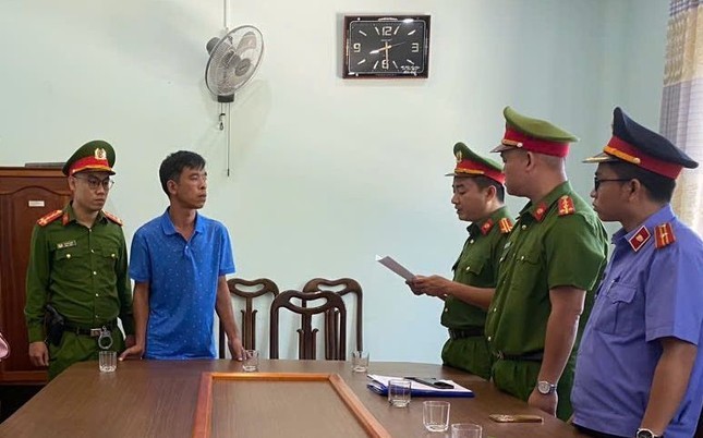 Ông Lương Văn Thuấn – Cán bộ Trung tâm nuôi dưỡng, điều dưỡng người có công tỉnh Quảng Nam bị bắt về tội ‘Tham ô tài sản’. Ông Lương Văn Thuấn – Cán bộ Trung tâm nuôi dưỡng, điều dưỡng người có công tỉnh Quảng Nam bị bắt về tội ‘Tham ô tài sản’.