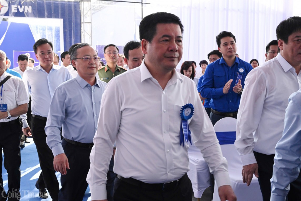 Thủ tướng tham dự Lễ khánh thành đường dây 500kV mạch 3 từ Quảng Trạch đến Phố Nối Thủ tướng tham dự Lễ khánh thành đường dây 500kV mạch 3 từ Quảng Trạch đến Phố Nối