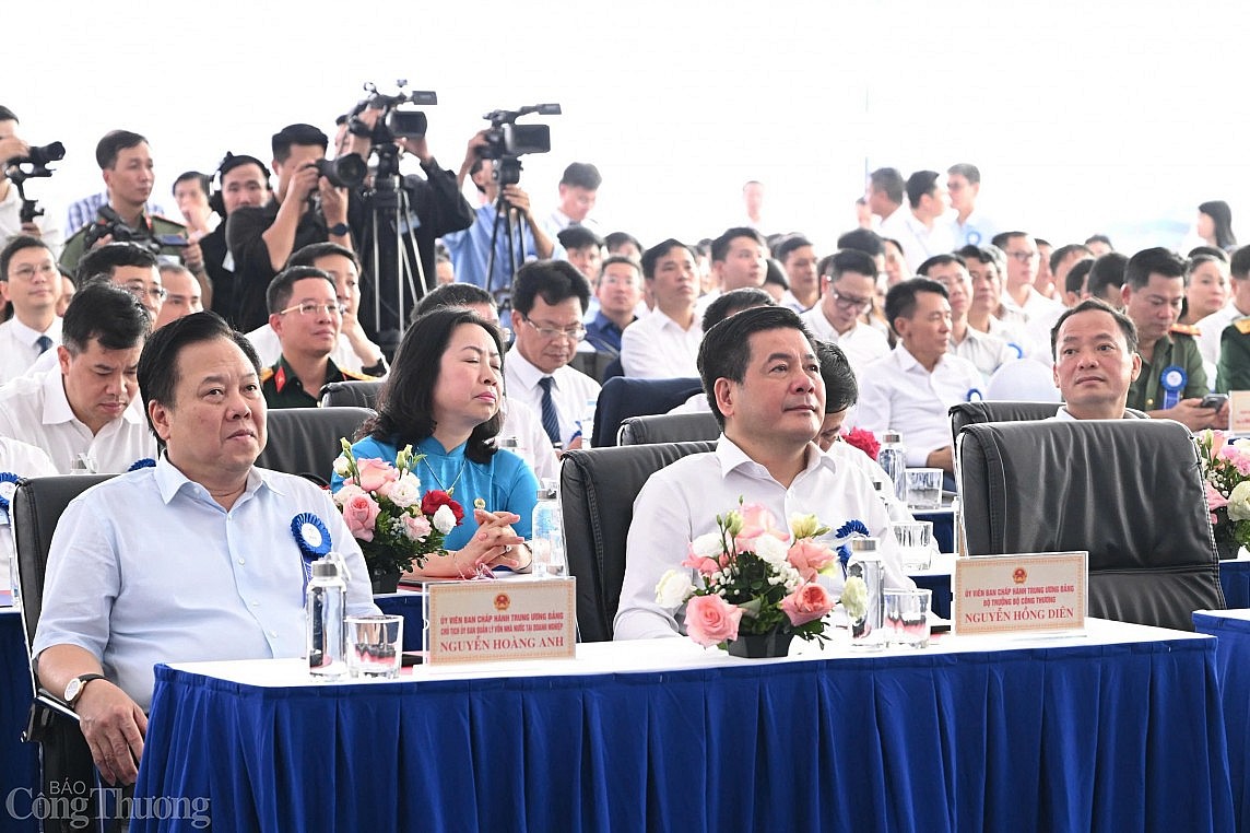 Công trình đường dây 500kV mạch 3 là biểu tượng của sức mạnh niềm tin và sự đoàn kết Công trình đường dây 500kV mạch 3 là biểu tượng của sức mạnh niềm tin và sự đoàn kết