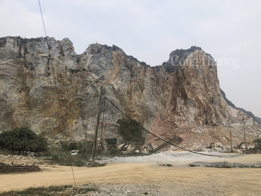 Thêm một doanh nghiệp ở Thanh Hóa xin hủy kết quả trúng đấu giá mỏ đá “bỏ của chạy lấy người” Thêm một doanh nghiệp ở Thanh Hóa xin hủy kết quả trúng đấu giá mỏ đá “bỏ của chạy lấy người”