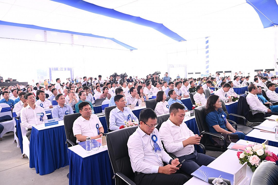 Thủ tướng tham dự Lễ khánh thành đường dây 500kV mạch 3 từ Quảng Trạch đến Phố Nối Thủ tướng tham dự Lễ khánh thành đường dây 500kV mạch 3 từ Quảng Trạch đến Phố Nối