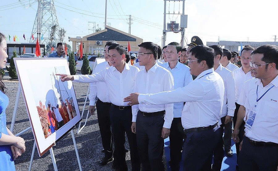 Phó Thủ tướng Lê Thành Long dự lễ khánh thành các dự án đường dây 500 kV mạch 3 tại Thanh Hóa Phó Thủ tướng Lê Thành Long dự lễ khánh thành các dự án đường dây 500 kV mạch 3 tại Thanh Hóa