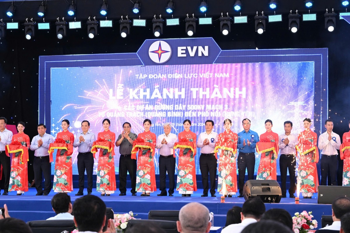 Công trình đường dây 500kV mạch 3 là biểu tượng của sức mạnh niềm tin và sự đoàn kết Công trình đường dây 500kV mạch 3 là biểu tượng của sức mạnh niềm tin và sự đoàn kết