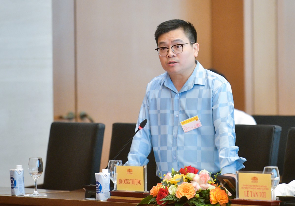 Thứ trưởng Bộ Công thương Trương Thanh Hoài phát biểu giải trình làm rõ vấn đề đại biểu nêu Thứ trưởng Bộ Công thương Trương Thanh Hoài phát biểu giải trình làm rõ vấn đề đại biểu nêu