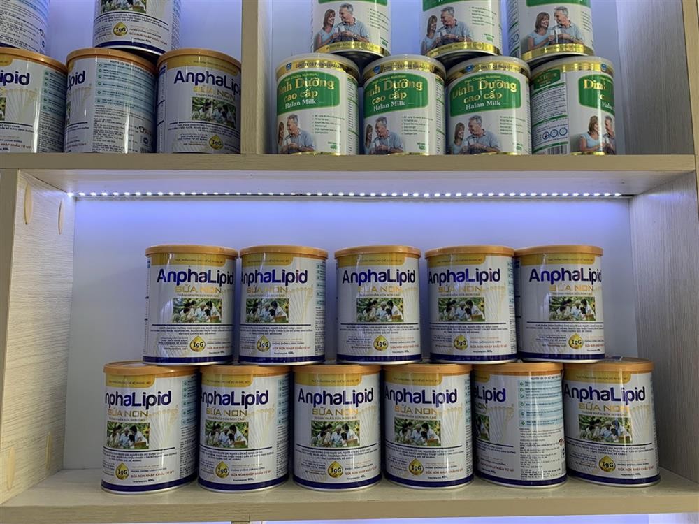 Một số sản phẩm sữa giả, sữa kém chất lượng bị cơ quan chức năng thu giữ. Một số sản phẩm sữa giả, sữa kém chất lượng bị cơ quan chức năng thu giữ.